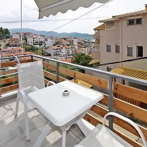 https://studios-mouse-house.hotelschalkidiki.net